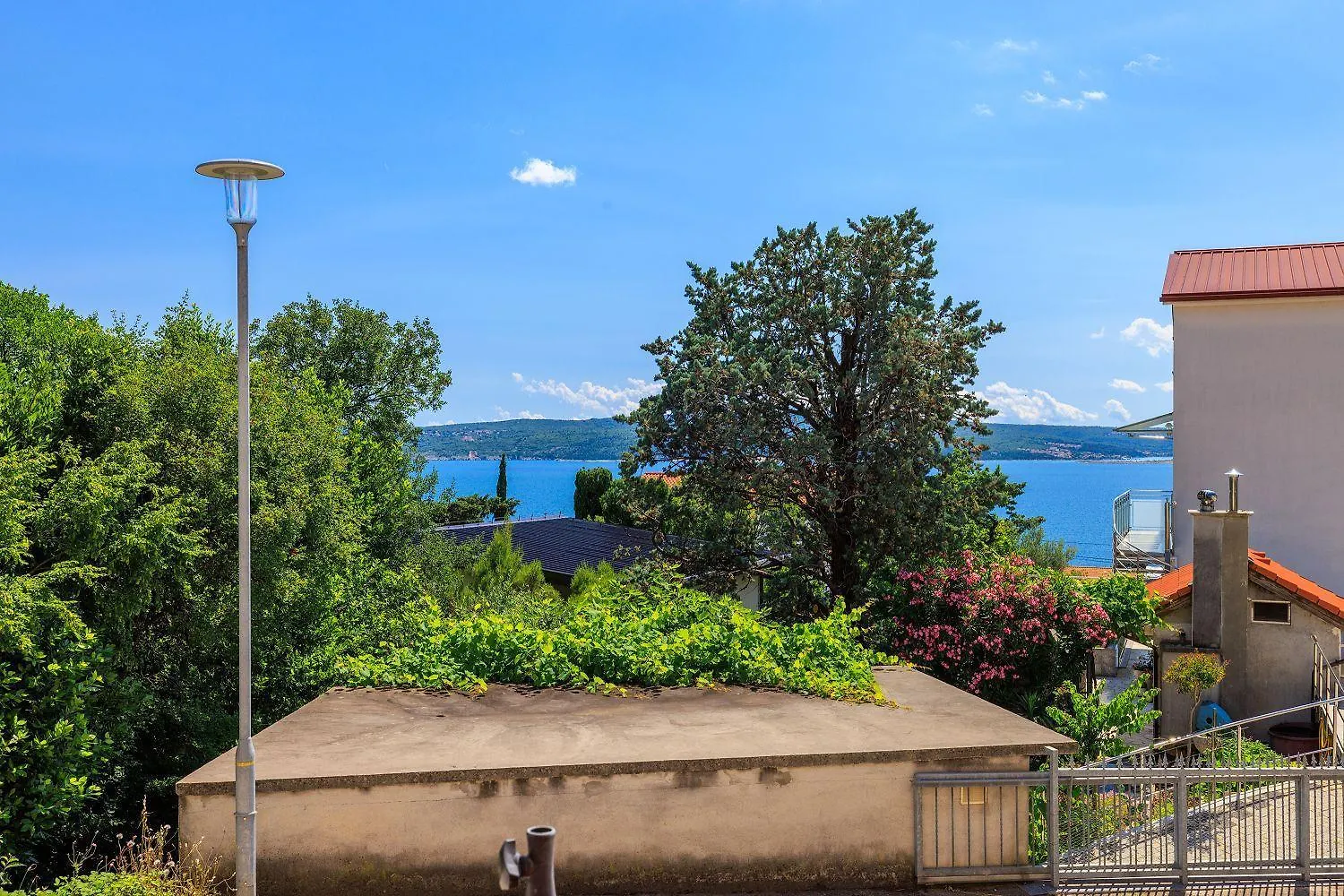 Charmantes Apartment Mit Meerblick Und Nur 400 Meter Zum Strand Dramalj 0*,  Croatia