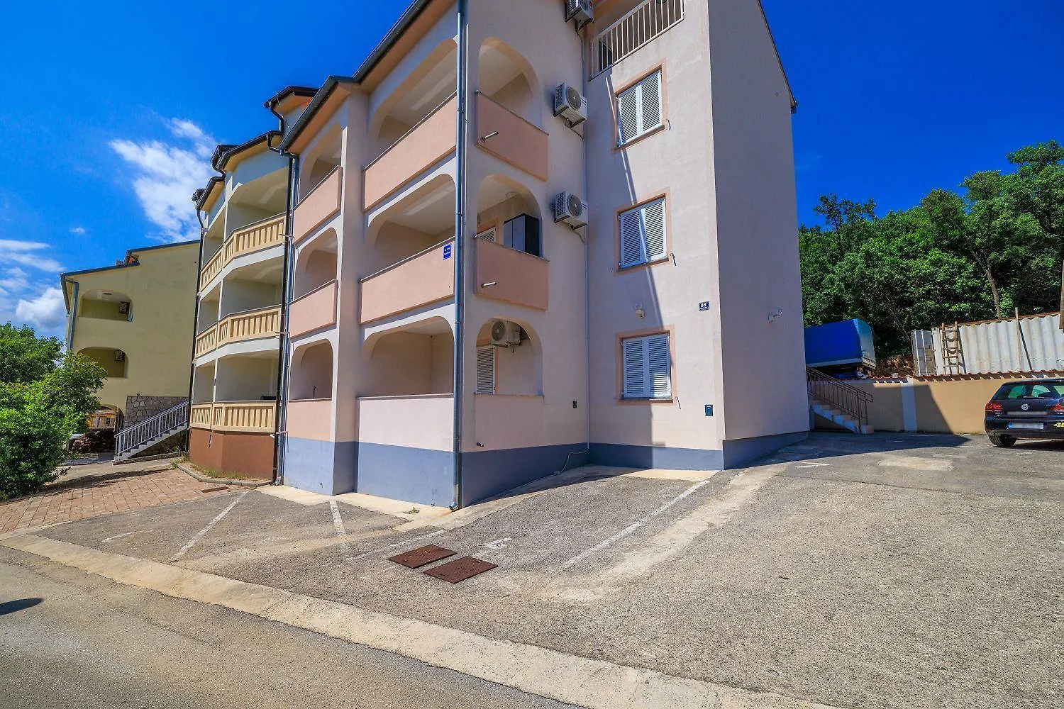 Charmantes Apartment Mit Meerblick Und Nur 400 Meter Zum Strand Dramalj 0*,  Croatia