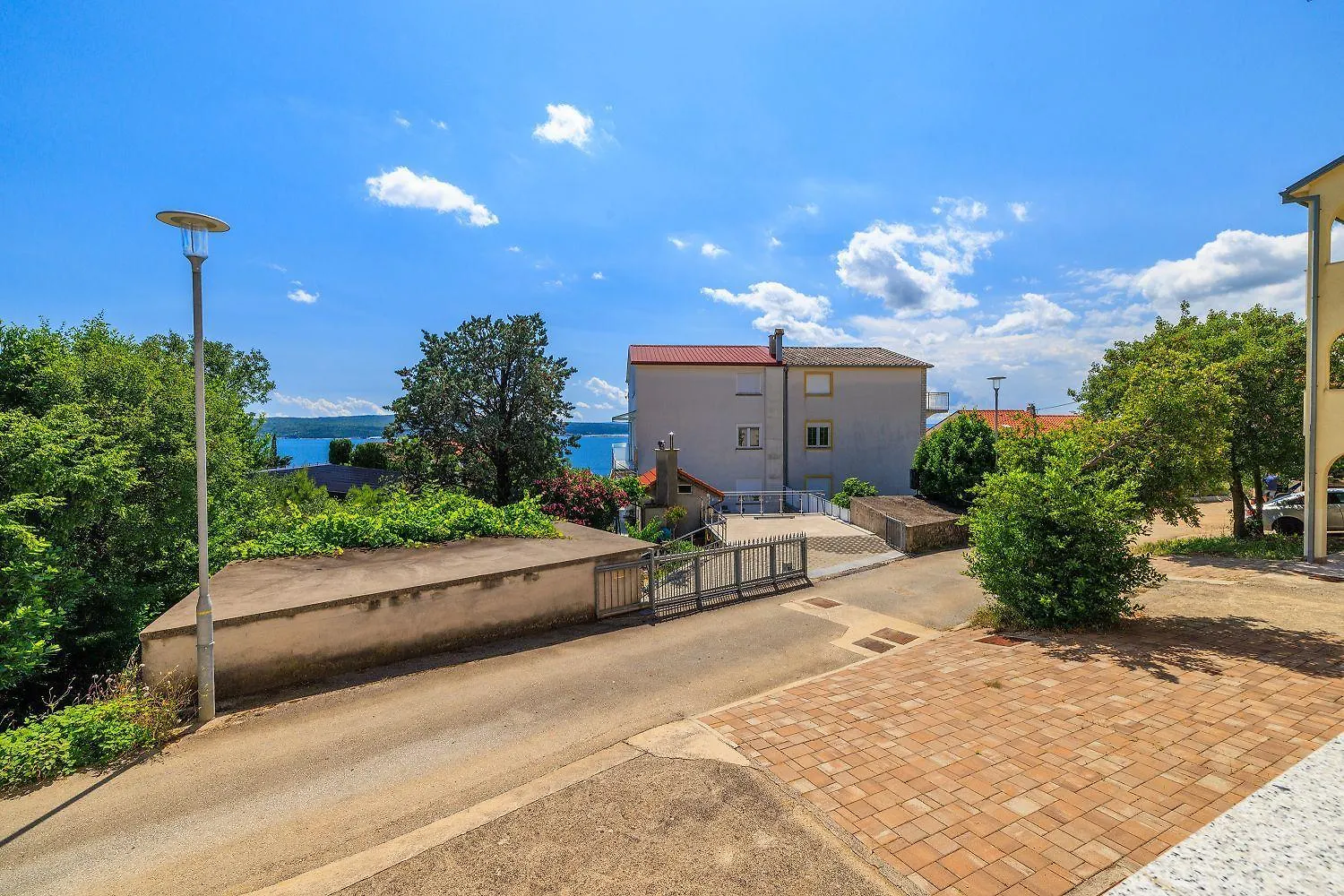 Charmantes Apartment Mit Meerblick Und Nur 400 Meter Zum Strand Dramalj