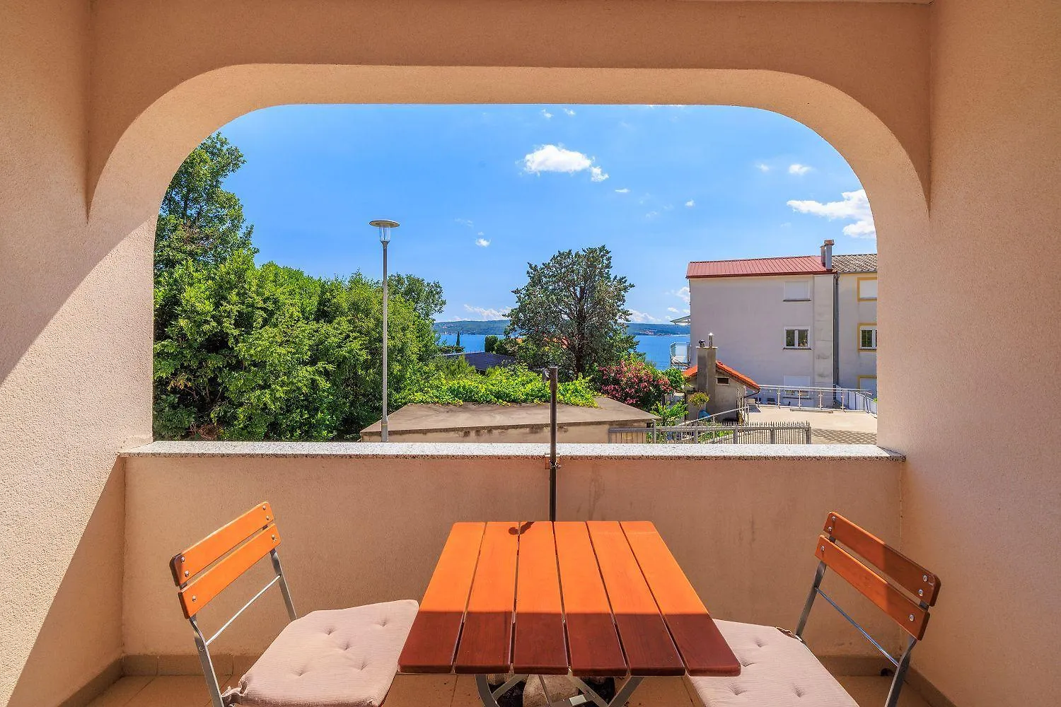 Charmantes Apartment Mit Meerblick Und Nur 400 Meter Zum Strand Dramalj